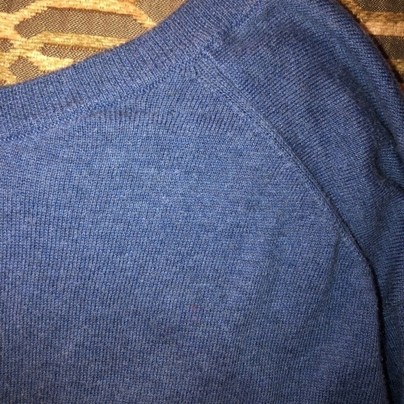Old navy size large blue v neck sweater - Picture 7 of 7